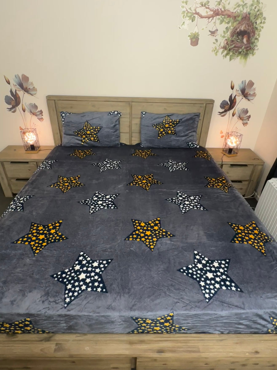 Flat warm Double bed size 1 bedsheet + 2 Pillow covers with zip The